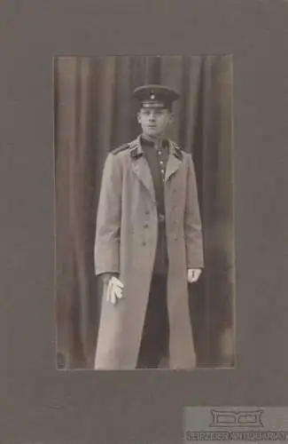 Portrait Mann in Uniform mit Mantel, Fotografie. Fotobild, gebraucht, gut