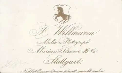 Fotografie Willmann, Stuttgart - Portrait Kind in Stiefeln mit Queue, Fotografie