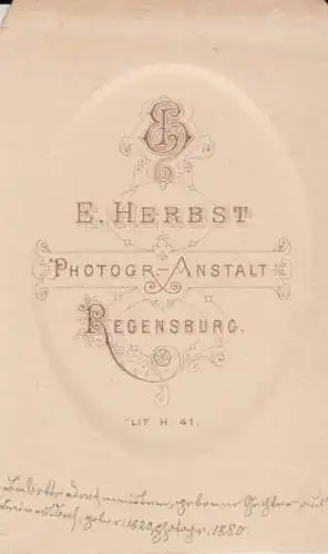 Fotografie E. Herbst, Regensburg - Portrait ältere Dame mit Schleife, Fotografie