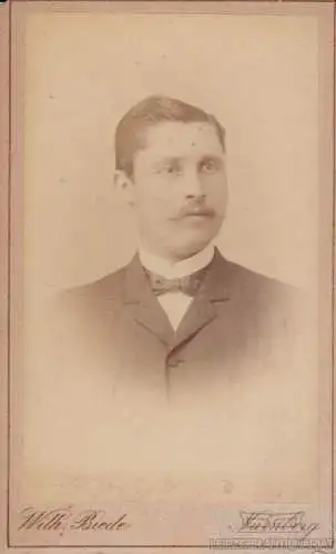 Fotografie W. Biede, Nürnberg - Porträt bürgerlicher Herr mit... Fotograf 273395