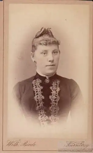 Fotografie W. Biede, Nürnberg - Porträt Dame mit hochgestecktem... Fotogr 273393