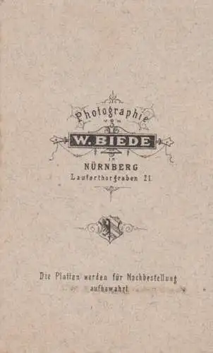 Fotografie W. Biede, Nürnberg - Portrait bürgerlicher Bursche im... Fotografie