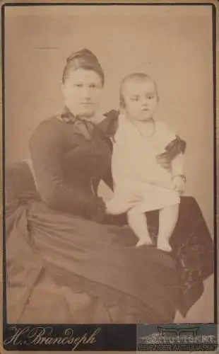 Portrait Mutter mit Kind, Fotografie. Fotobild, 1887, Atelier Hermann Brandseph