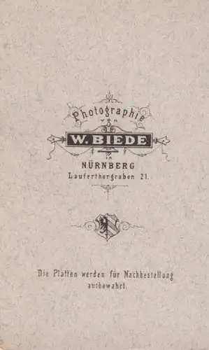 Fotografie W. Biede, Nürnberg - Portrait bürgerliche Dame mit... Fotografie