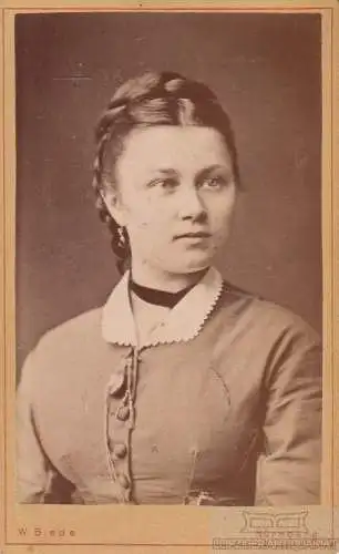 Fotografie W. Biede, Nürnberg - Portrait junges Fräulein mit... Fotografie