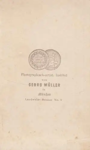 Fotografie Müller, München - Portrait Herr mit Brille und Backenbart, Fotografie