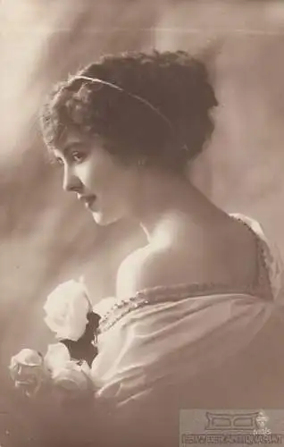 AK Hübsches junges Fräulein, Postkarte. Fotokarte, 1917, gebraucht, gut