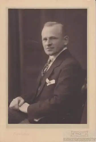 Portrait Carl Scheller - bürgerlicher Herr in feinem Anzug, Fotografie. Fotobild