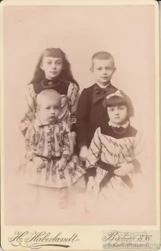 Portrait Vier Kinder (Geschwister), Fotografie. Fotobild, Atelier H. Haberlandt