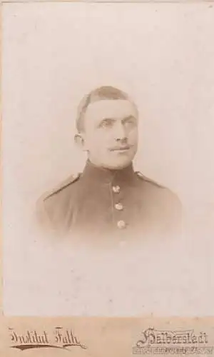 Portrait bürgerlicher junger Mann in Uniform, Fotografie. Fotobild