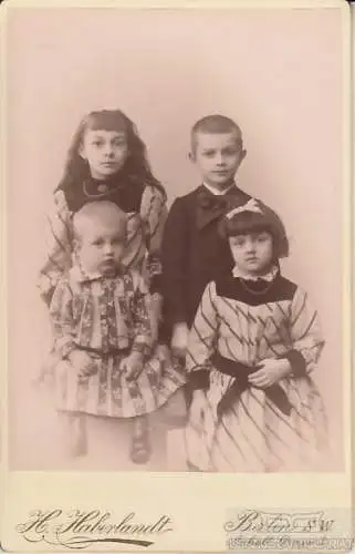 Portrait Vier Kinder (Geschwister), Fotografie. Fotobild, Atelier H. Habe 264487