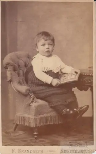 Fotografie Willmann, Stuttgart - Portrait Eduard Wild - Kind in... Fotografie