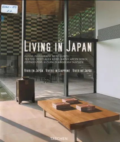 Buch: Living in Japan / Vivir en Japon / Vivere in Giappone / Viver no... Kerr
