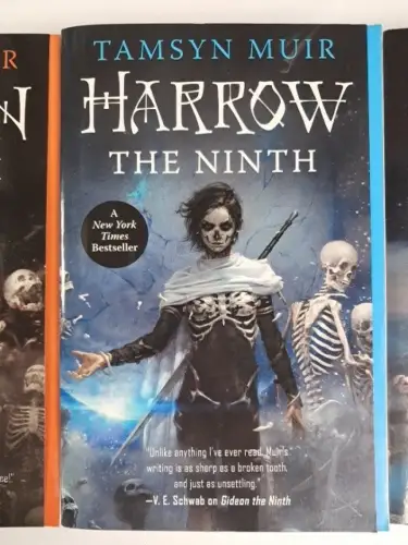 Buch: The Locked Tomb Series 1-3 (komplett) - Harrow, Gideon, Nona. Tamsyn Muir