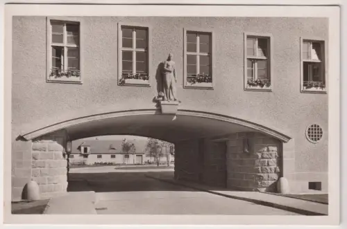 AK Hohenlohe-Kaserne Potsdam-Nedlitz. Durchfahrt im Stabshaus, Max Baur, Foto
