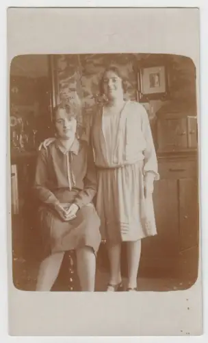 AK Zwei junge Damen, Postkarte, Foto, gebraucht, gut, beschrieben