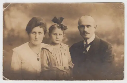 AK Familienfoto, Mutter, Tochter, Vater, um 1900, Jahrhundertwende, ungelaufen