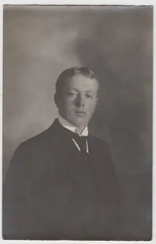 AK Portrait Junger Mann im Anzug, H. Waale, Leiden, Postkarte, vintage