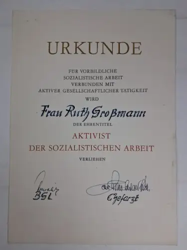 Mappe mit 3 Urkunden für Ruth Großmann 1973/74, Kollektiv der Sozialist. Arbeit