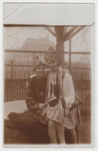 AK Portrait 2 junge Frauen in Faschings-Kostümen, Cellofix, vintage, Fotografie
