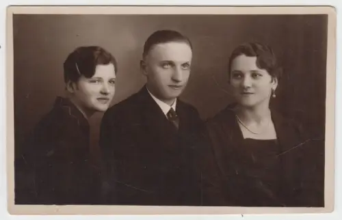 AK Portrait Geschwister - 2 Schwestern und 1 Bruder, Fotografie, vintage