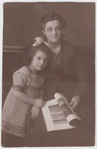 AK Portrait Ruth mit Großmutter - Mädchen und ältere Dame, Fotografie, vintage