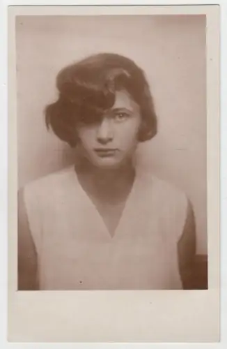 AK Suse Troll 1931 - Portrait junge Dame im weißen Kleid, Fotografie, vintage