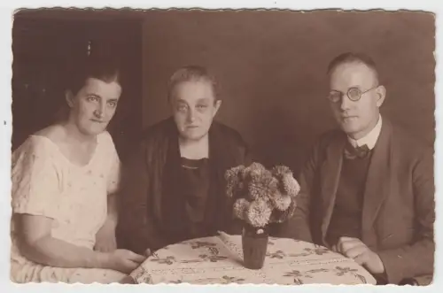 AK Portrait Paar mit Großmutter, Wittenberg, 1930, Fotografie, vintage, Postkart