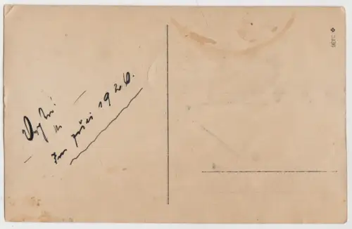 AK Portrait kleines Mädchen im weißen Kleid mit Ball auf Bank sitzend, 1926