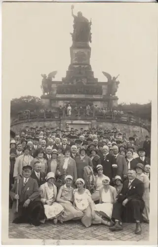 AK Niederwalddenkmal mit Besuchergruppe, ca. 1930, Postkarte, ungelaufen, gut