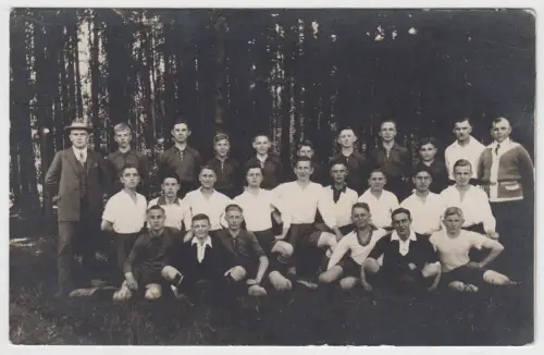 AK Gruppenfoto junge Männer, Fotografie, vintage, Postkarte, ungelaufen