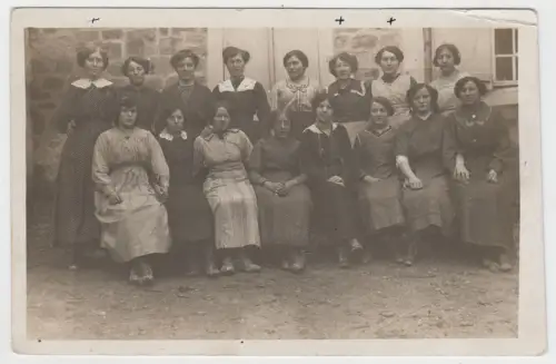 AK Gruppenfoto 16 Frauen um 1900 / Anfang 20. Jahrhundert, Fotografie, vintage