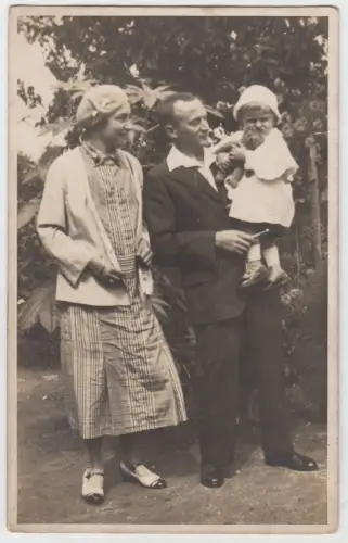 AK Portrait Familie - Mutter, Vater, Kind mit Teddy, Fotografie, Postkarte