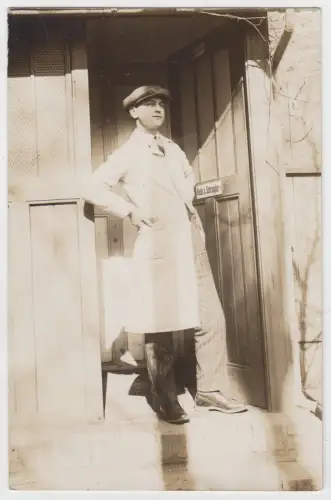 AK Portrait Arbeiter mit Schiebermütze und Kittel, Riedel & Schraepler, Karte