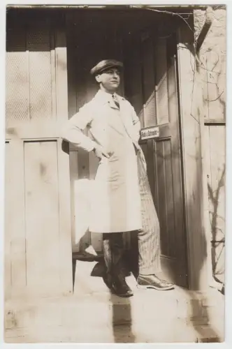 AK Portrait Arbeiter mit Schiebermütze und Kittel, Riedel & Schraepler, Foto