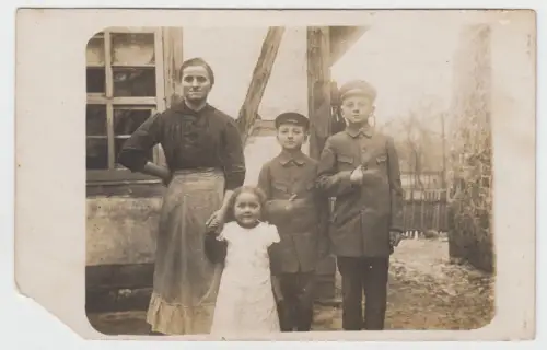 AK Portrait Mutter mit 2 Kindern, Anfang 20. Jahrhundert, Fotografie, Postkarte