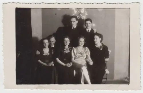 AK Gruppenfoto festlich gekleidete Gruppe, 1938, Fotografie, Postkarte, vintage