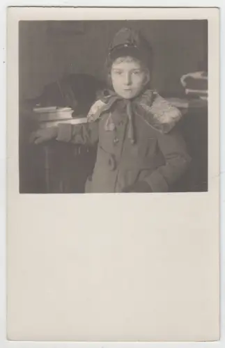 AK Portrait Ruth - Mädchen im Mantel mit Pelzkragen und Mütze, 1919, Foto, Karte