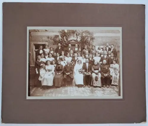 Fotografie: Gruppenfoto Hochzeit Hochzeitgesellschaft um 1900, Familie, vintage
