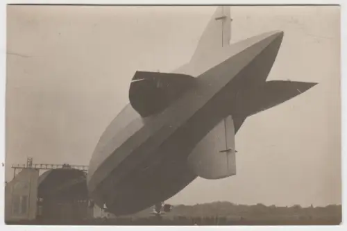 AK Luftschiff Zeppelin am Hangar, ca. 1929, Hofphotograph Weyer, Postkarte, Foto