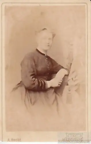 Fotografie Hecht, Magdeburg - Portrait Bürgerliche Dame in dunklem... Fotografie