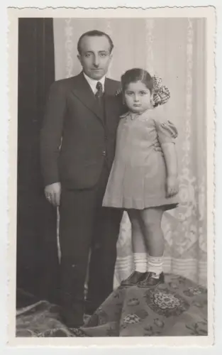 AK Porträt Vater und Tochter, Anfang 20. Jahrhundert, vintage, schwarzweiß, agfa