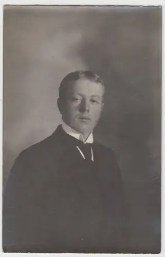 AK Portrait Junger Mann im Anzug, H. Waale, Leiden, Postkarte, vintage