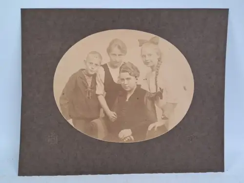 Fotografie Atelier E. Hoenisch, Leipzig - Portrait Familie (Mutter mit 3 Kindern