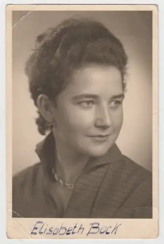 Fotografie:  Portrait Elisabeth Bock - Junge hübsche Dame Mitte 20. Jahrhundert