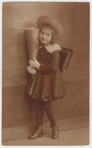 AK Portrait Ruth zum Schulanfang 1919 - Mädchen mit Ranzen und Zuckertüte