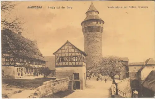 AK Nürnberg. Partie auf der Burg. Vestnerturm mit tiefem Brunnen, ca. 1930