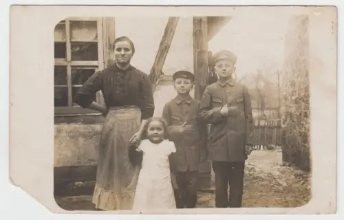 AK Portrait Mutter mit 2 Kindern, Anfang 20. Jahrhundert, Fotografie, Postkarte