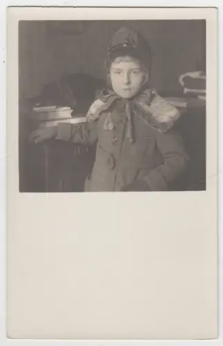 AK Portrait Ruth - Mädchen im Mantel mit Pelzkragen und Mütze, 1919, Foto, Karte