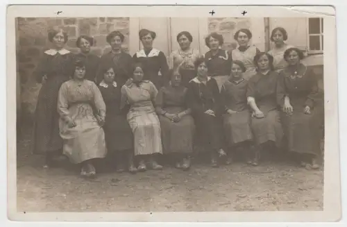 AK Gruppenfoto 16 Frauen um 1900 / Anfang 20. Jahrhundert, Fotografie, vintage